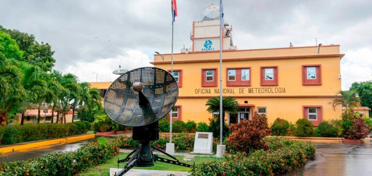 Según ONAMET vaguada seguirá generando fuertes lluvias sobre el territorio nacional.