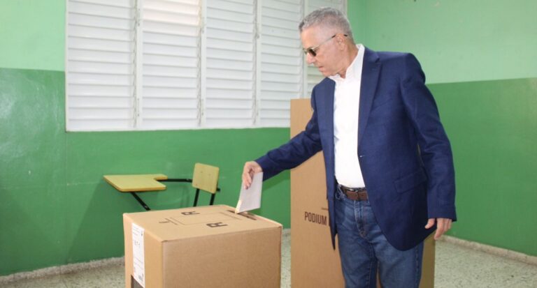 Manuel Jiménez ejercerá su derecho al voto a las 9:00 AM