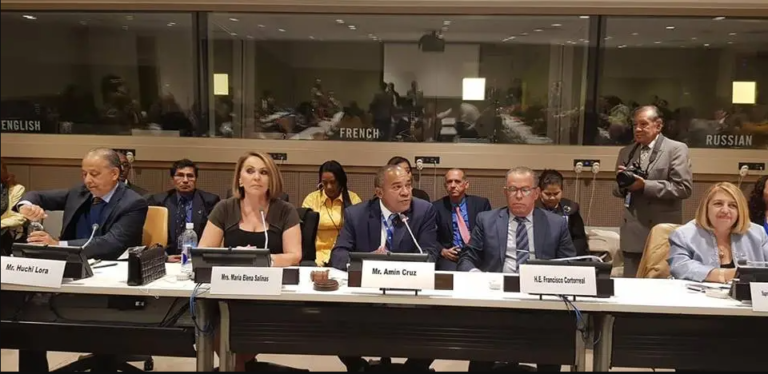 Ernesto Ríos Rocha muralista mexicano Guinness World Records presente en el 26° Aniversario del Congreso Hispanoamericano de Prensa en la ONU