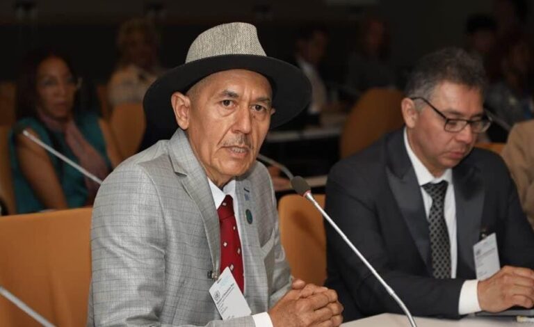 La Paz a través del arte y el muralismo, conferencia impartida en la ONU por el icono del muralismo en América y el mundo, el mexicano Ernesto Ríos Rocha en Congreso Hispanoamericano de Prensa