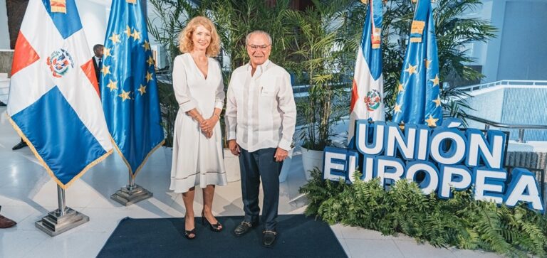 Embajadora de la Unión Europea realiza coctel en celebración del aniversario del Día de Europa