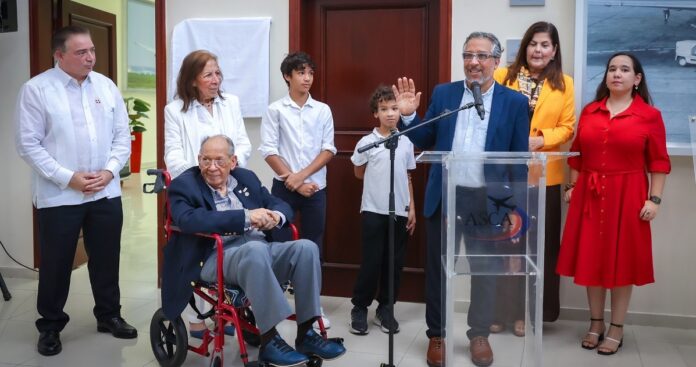 4-Franklin Polanco junto al director general del IDAC, Héctor Porcella_ su familia y relacionados.