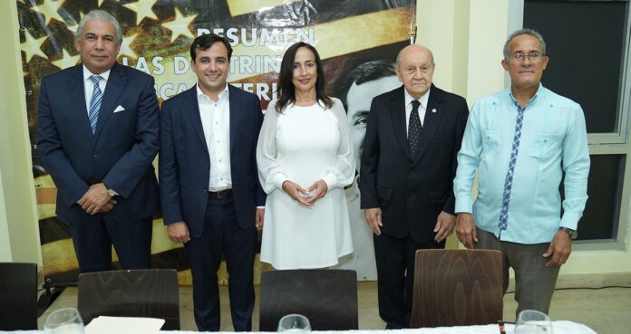 Carlos Castillo, Eduardo Hernandez, Amalia Inchausti, Franklin Olguin y Isael Perez