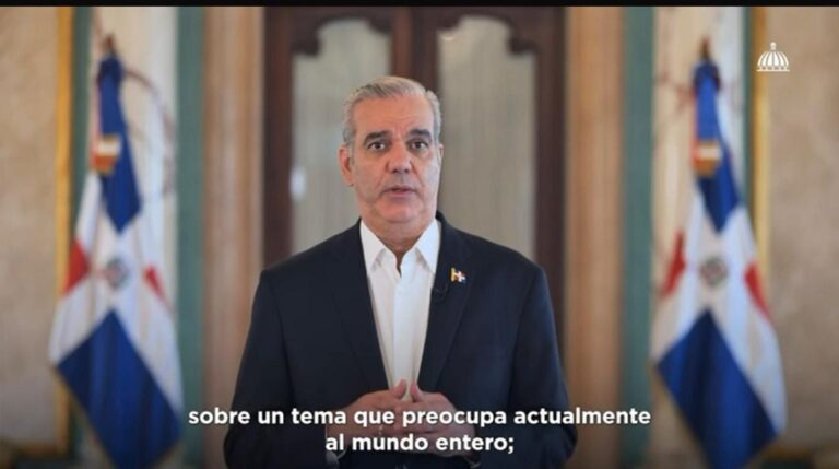 Presidente Abinader afirma que el país está preparado para enfrentar el impacto de la crisis internacional del petróleo y se mantendrá vigilante ante el alza de precios para proteger a las familias dominicanas