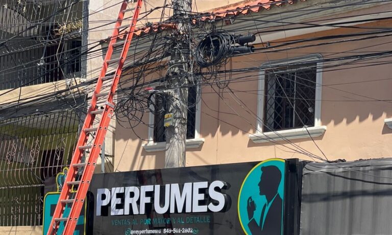 EDEESTE denuncia brigadas no autorizadas reconectan servicios de clientes sin contrato en San Pedro de Macorís