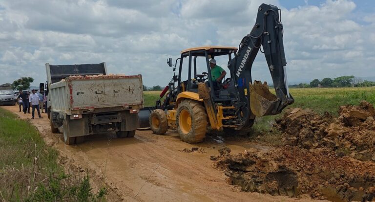 Se inicia con éxito programa “Abriendo Caminos” en el Bajo Yuna. Iniciativa impactará con equipos propios a decenas de productores para sacar sus cultivos.