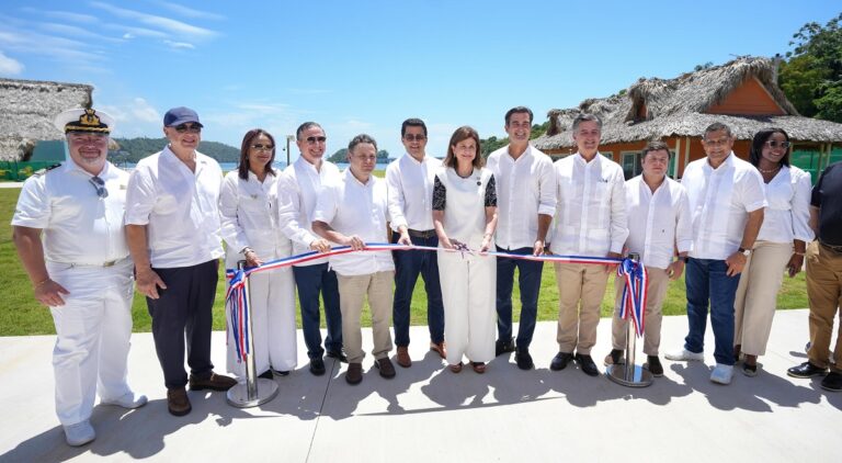 Vicepresidenta Raquel Peña inaugura primera etapa del puerto Samaná Bayport junto a Turismo y Apordom