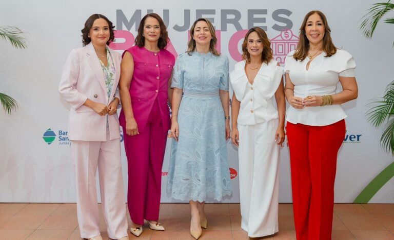 Ministra de la Mujer destaca impacto del acceso al crédito femenino en foro Mujeres en la Banca