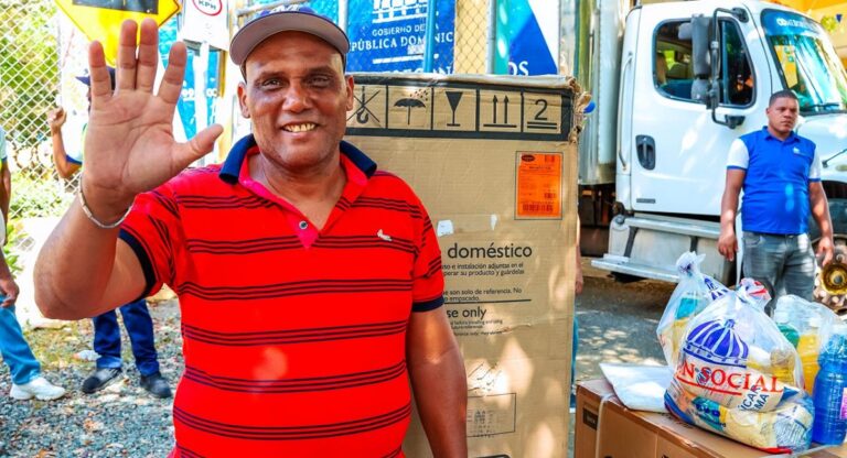En menos de 48 horas Gobierno entrega a través de DASAC enseres a familias afectadas por inundaciones