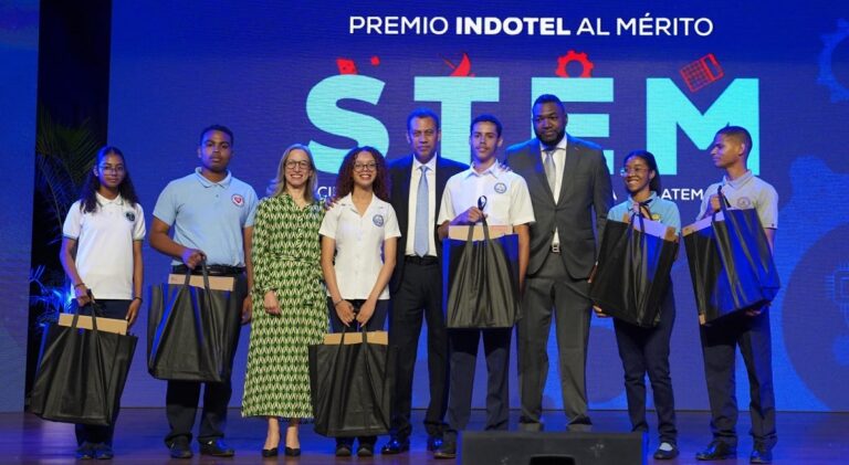 MINERD e INDOTEL premian a más de 300 estudiantes por liderazgo, excelencia académica e innovación en STEM