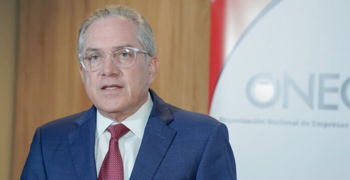 1 Ernesto Martínez,