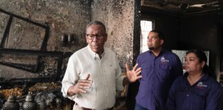 Gobierno acude en auxilio de familias afectadas por incendio en la zona Colonial a través de DASACEl fuego consumió dos vivienda y comercios en la calle Arzobispo Portes, dejando varias familias afectadas.