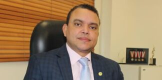 Julio Landrón recorre Santiago, una gestión que supervisa hospital por hospital