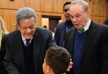 Leonel propone registro automático y gratuito de hijos de dominicanos nacidos en el exterior