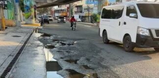 Deterioro y falta de señalización de muros en la carretera Mella generan accidentes y preocupación entre conductores