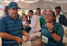 Fuerza del Pueblo beneficia a cientos de familiasde SDE con el «Mercado del Pueblo»