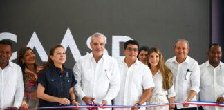 Abinader y Fellito entregan saneamiento cañada Los Girasoles; 40 familias reciben viviendas