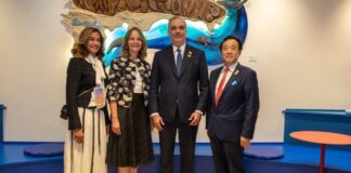 Presidente Abinader inaugura el Salón Dominicano en la FAO con magistral obra escultórica de la artista Victoria Thomen
