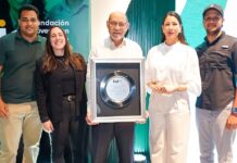 Fundación Jóvenes en Desarrollo reconoce excelencia profesional del director general de Onesvie