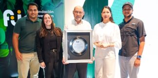 Fundación Jóvenes en Desarrollo reconoce excelencia profesional del director general de Onesvie